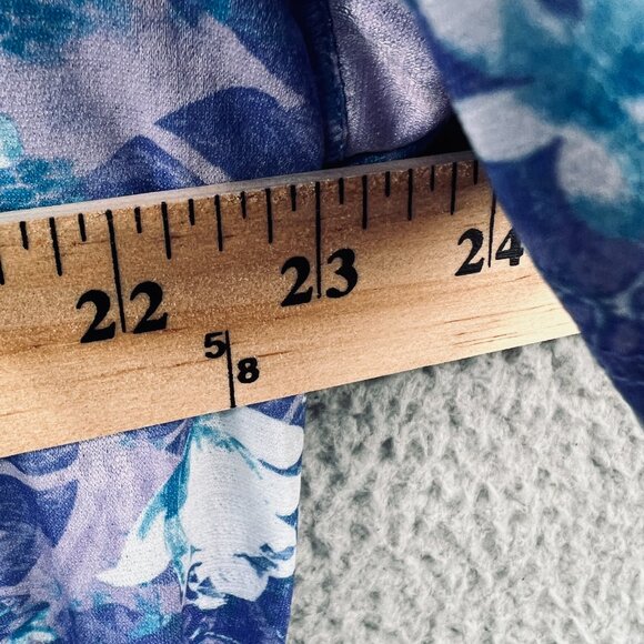 Reel Legends Womens Free Line Top 1X Blue White Floral‎ Short Sleeve Fish Shirt - Picture 4 of 6